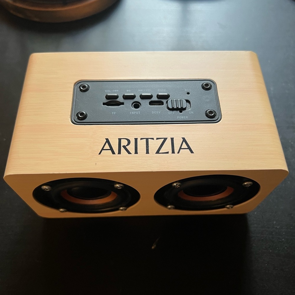 Aritzia Clientele Speaker